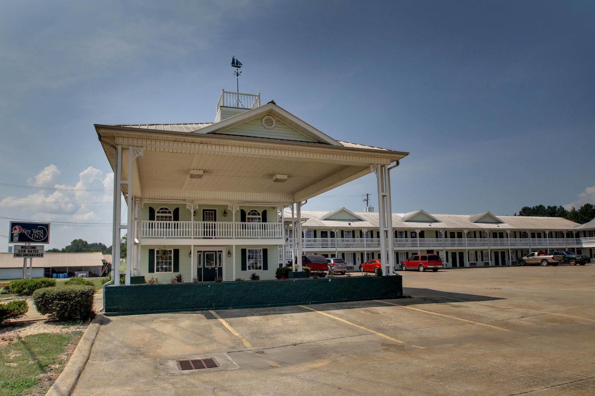 Key West Inn - 칠더스버그 외부 사진